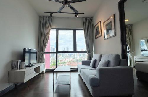 Maluri Apartment | KL V Residence I with Balcony I 吉隆坡双威伟乐城民宿-附有阳台 I Walking distance to MRT & Mall & Nanjing Street I 马中英服务 I Malay English Chinese