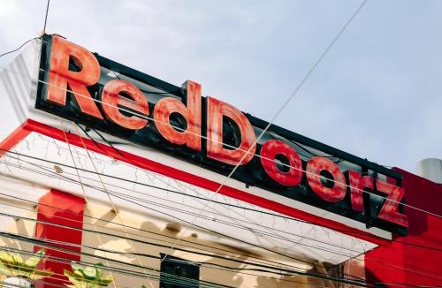 Legazpi Hotel | RedDoorz near Mariners Legazpi