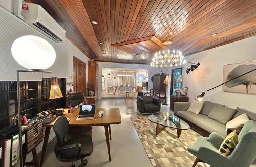 Tunku Apartment | Chic Designer Bedroom in Shared Bungalow near LRT SS1 PJ