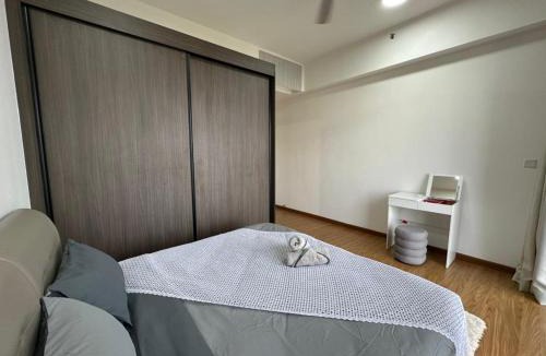 George Town Apartment | HOT & Modern 2BR Beacon Executive Suite, Georgetown