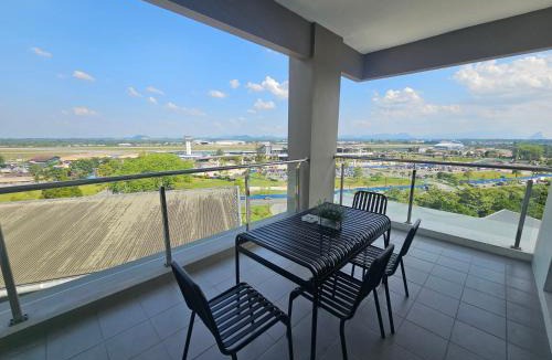 Richmond Hill Apartment | Kuching Apartment Opposite Airport - 2BR 4 PAX