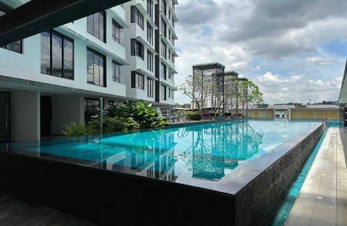 Bukit Jelutong Apartment | Luxury Suite Shah Alam - Pool - High-Speed Wifi - Near i-City