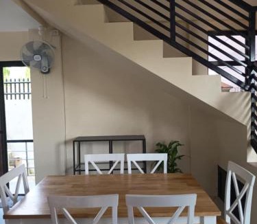 Silang House | ZMZ Silang Stylish 2BR Loft with Rooftop Deck near Tagaytay