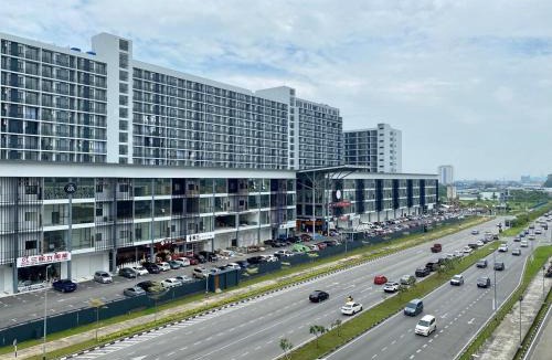 Taman Charming Apartment | 13th FL-The Podium-3R2B-Free 2 Parking-10Pax