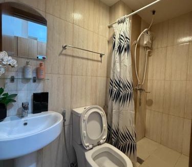 Barangay 670 Apartment | Condo in 8 ADRIATICO for Short-stay near UP Manila St Lukes & US Embassy