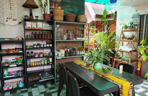Puerto Galera Apartment | Sandstorm Lodge and Cafe