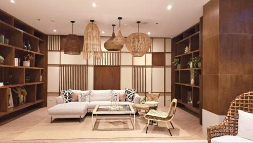 Lahug Apartment | Chic & Stylish Studios near Cebu IT Park - Pool, Gym, Sauna