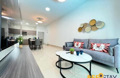 Salak South Apartment | Salak Selatan Pool View with Wifi & Netflix 4PAX