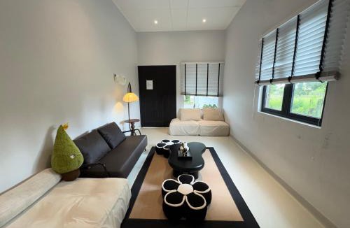 Asam Kumbang House | Zen Retreat Glass Pool Villa