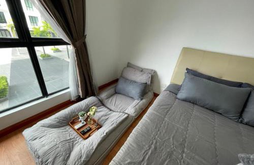 Taman Bukit Mewah Apartment | PLATINO Latest Pool View Family 3 BR Suite, Next to Paradigm Mall's new Theme park, Escape JB