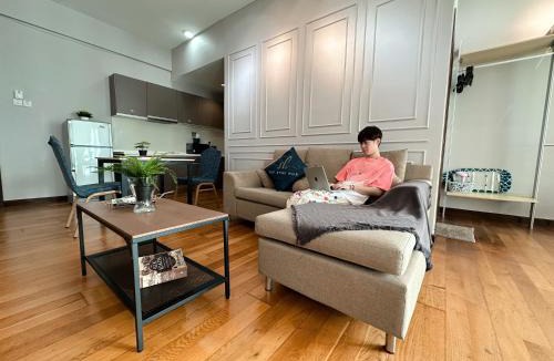 Chow Kit Apartment | Regalia Residence The Sky Pool Suite