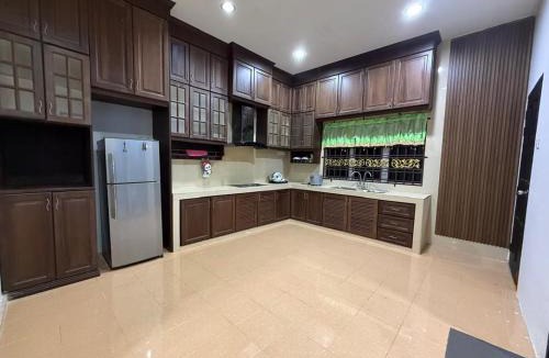 Kampung Kayu Arang House | Adam's Nur Homestay Taman D Razak Wakaf Tapai