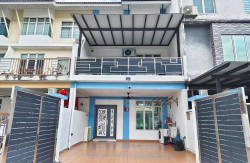 Senai Villa | Senai three storey landed 14pax 5BR near airport