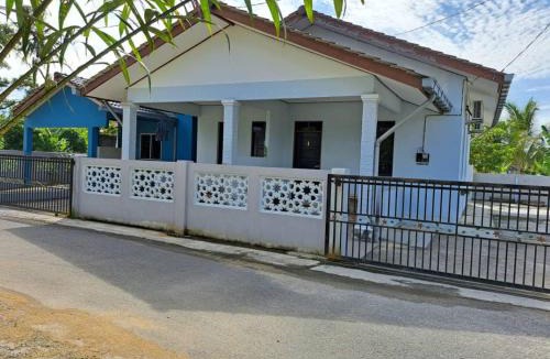 Kampung Gong Pipit House | Roomstay Avoria YouTube Netflix