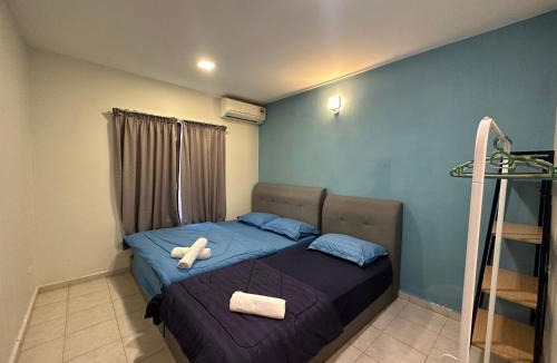 Alor Gajah Villa | Blue cottage A'Famosa resort villa with pool ktv