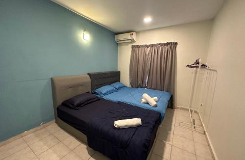 Alor Gajah Villa | Blue cottage A'Famosa resort villa with pool ktv