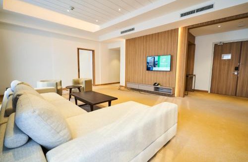 Kota Warisan Hotel | Holiday Inn Sepang - Airport