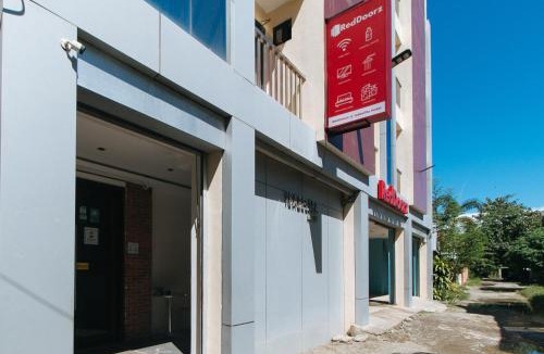 Tuguegarao Hotel | RedDoorz at Isabelita Hotel Tuguegarao City