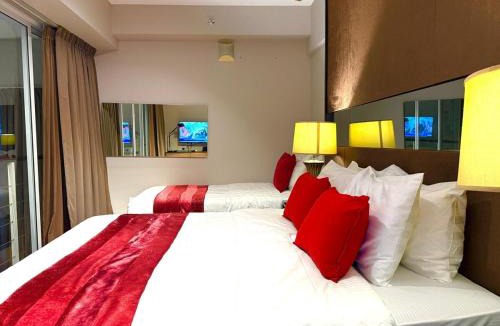George Town Apartment | Seaview Seafront Duplex in Town with WiFi & Full Kitchen 10