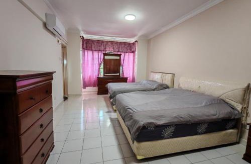 Bukit Jalil House | 4 Bedrooms 10Pax Comfy Sleeps Landed Spacious House