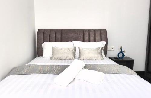 Central District Apartment | R&F Princess Cove, Seine Region 2Bedroom with Balcony by 9 Sands