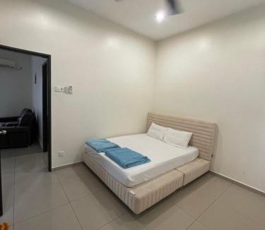 Darat Villa | 25PAX 5BR Villa Kids Swimming pool, TV, BBQ near SPICE Arena Penang 9800 SQFT
