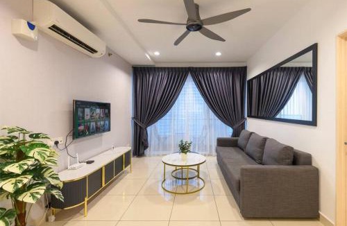 Downtown George Town Apartment | 2R2B Seaview Serenity 1 to 8pax Gurney Mansion One