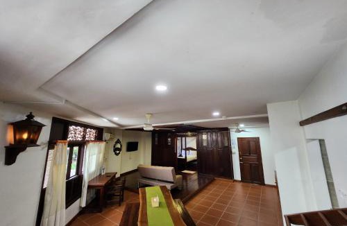 Kampung China Hotel | Uptown Eco Hotel