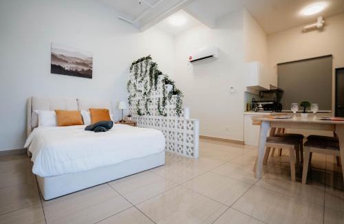 Tebrau Apartment | Mount Austin Muji Style 4pax Deluxe Room by Our Stay