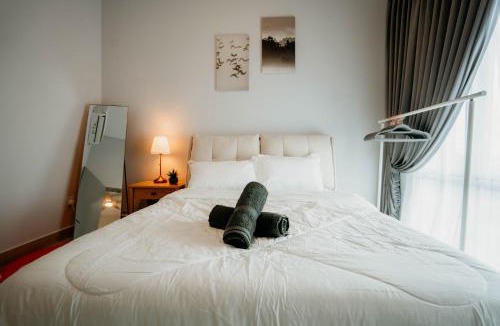 Tebrau Apartment | Mount Austin Muji Style 4pax Deluxe Room by Our Stay