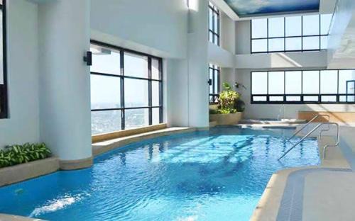 Wack-Wack Greenhills Apartment | Twin Beds Studio Room with City View