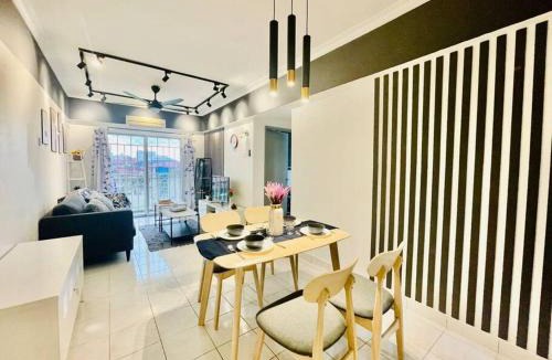 Bukit Jalil Apartment | 8 pax Homestay near Axiata Arena & Pavilion 2