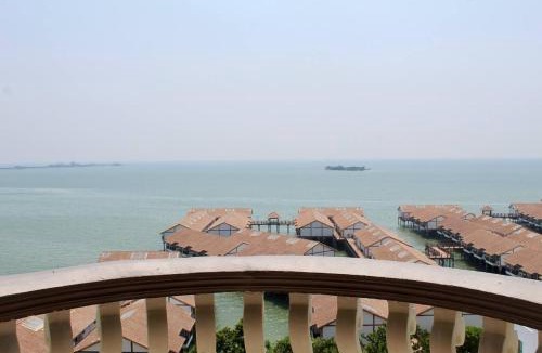 Taman Tanjung Apartment | D'Melor Penthouse Glory Beach Resort