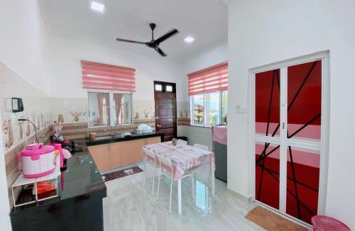 Kampung Batin House | Roomstay HELLOKITTY HOUSE