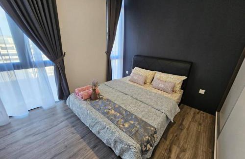 Taman Charming Apartment | Kuching Podium Opposite Mall 3BR free parking with Pool A2