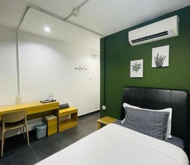 Wakaf Bharu Hotel | Halo Rooms Hotel