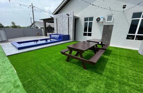 Kemaman House | Adwa Homestay Kijal Private Pool Mini Golf