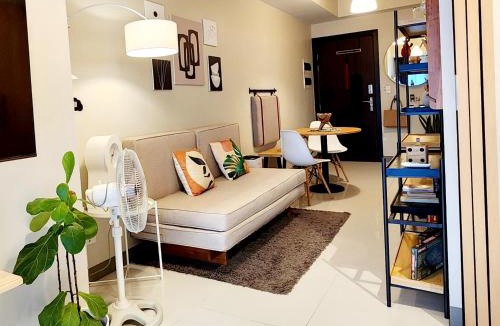 Bonifacio Global City Apartment | Spacious Cozy Unit Steps Away from Major Malls with Washer Dryer for Family, Long Stay and WFH
