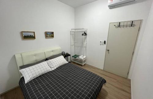 Bangi Sentral Apartment | Comfy Tokma's Home Bangi - FREE Wifi, Netflix, InfinityPool