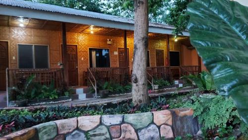 Oslob Hotel | New Village Lodge