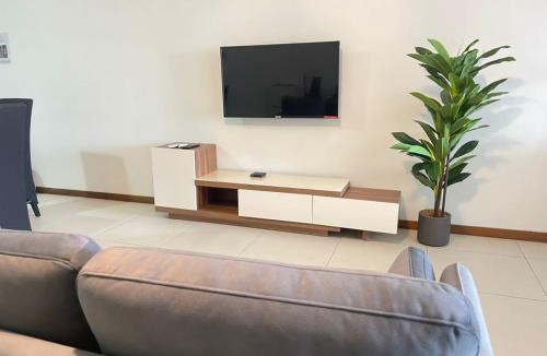 Seri Tanjung Pinang Apartment | Deluxe Seaview Suite Twin Bed by The Only Bnb