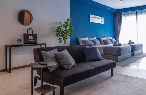 Seri Tanjung Pinang Apartment | Deluxe Seaview Suite Twin Bed by The Only Bnb