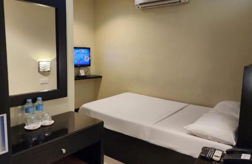 Calamba Hotel | Green Glass Hotel