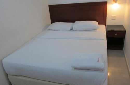 Taman Perling Hotel | Rose Cottage Hotel Taman Perling