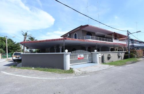 Muar House | WARNI 48 Whole Or Room