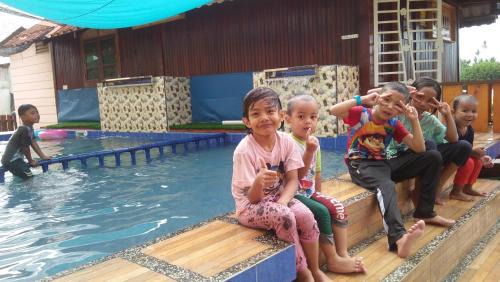 Kampung Semut Api House | HOMESTAY Kb Wakaf Kayu