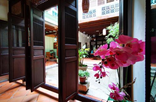 Historic George Town Hotel | East Indies Mansion