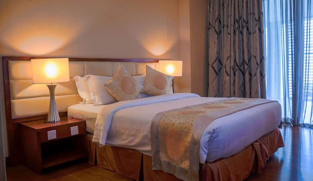 The Avenue Plaza Hotel