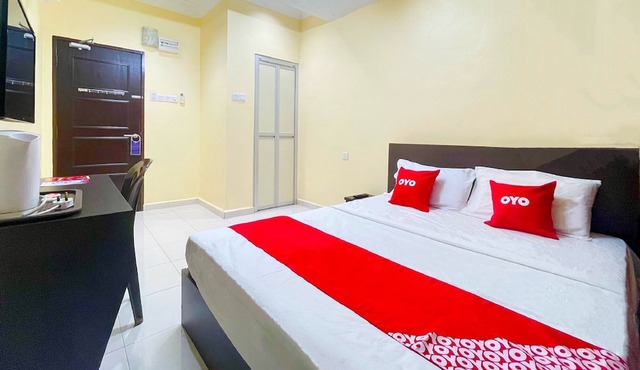 OYO 90369 Safari Hotel Lumut
