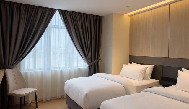 All In Hotel